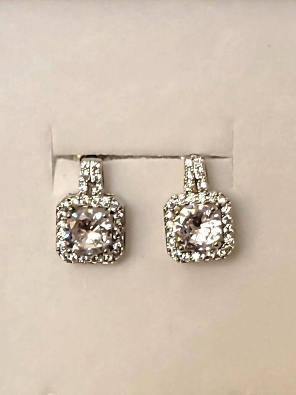 Stunning Eye Catching Rhinestone Earrings - Picture 1 of 1